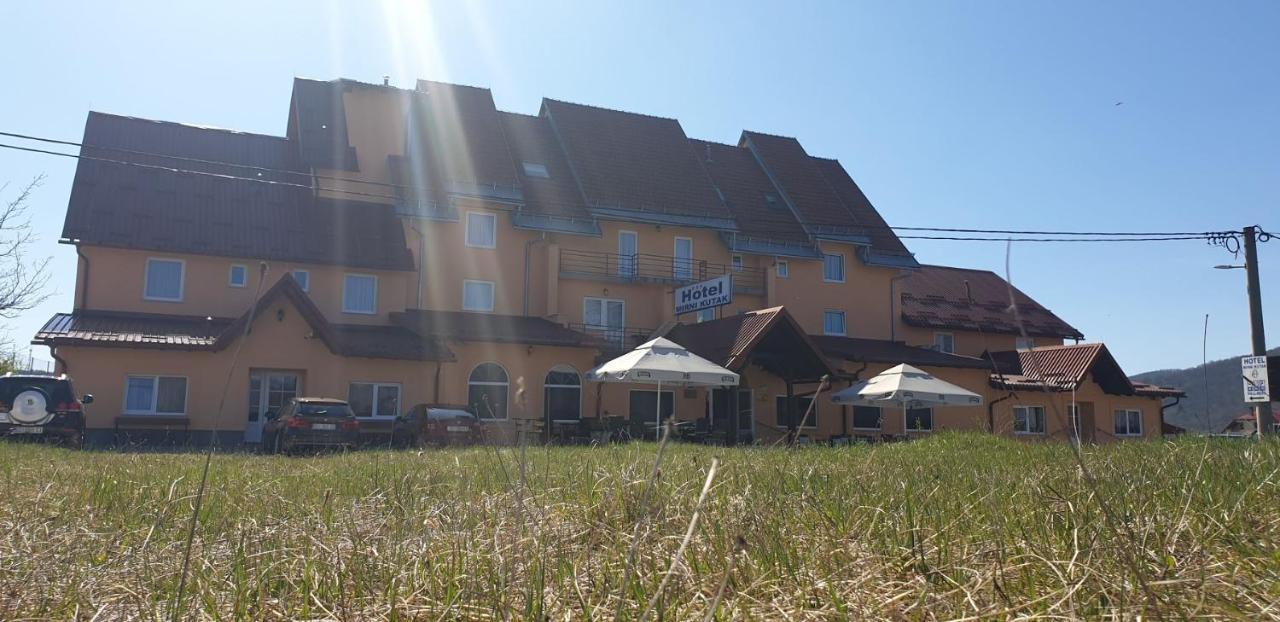 Hotel Mirni Kutak Otocsán Kültér fotó