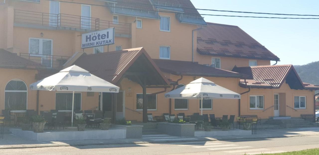 Hotel Mirni Kutak Otocsán Kültér fotó