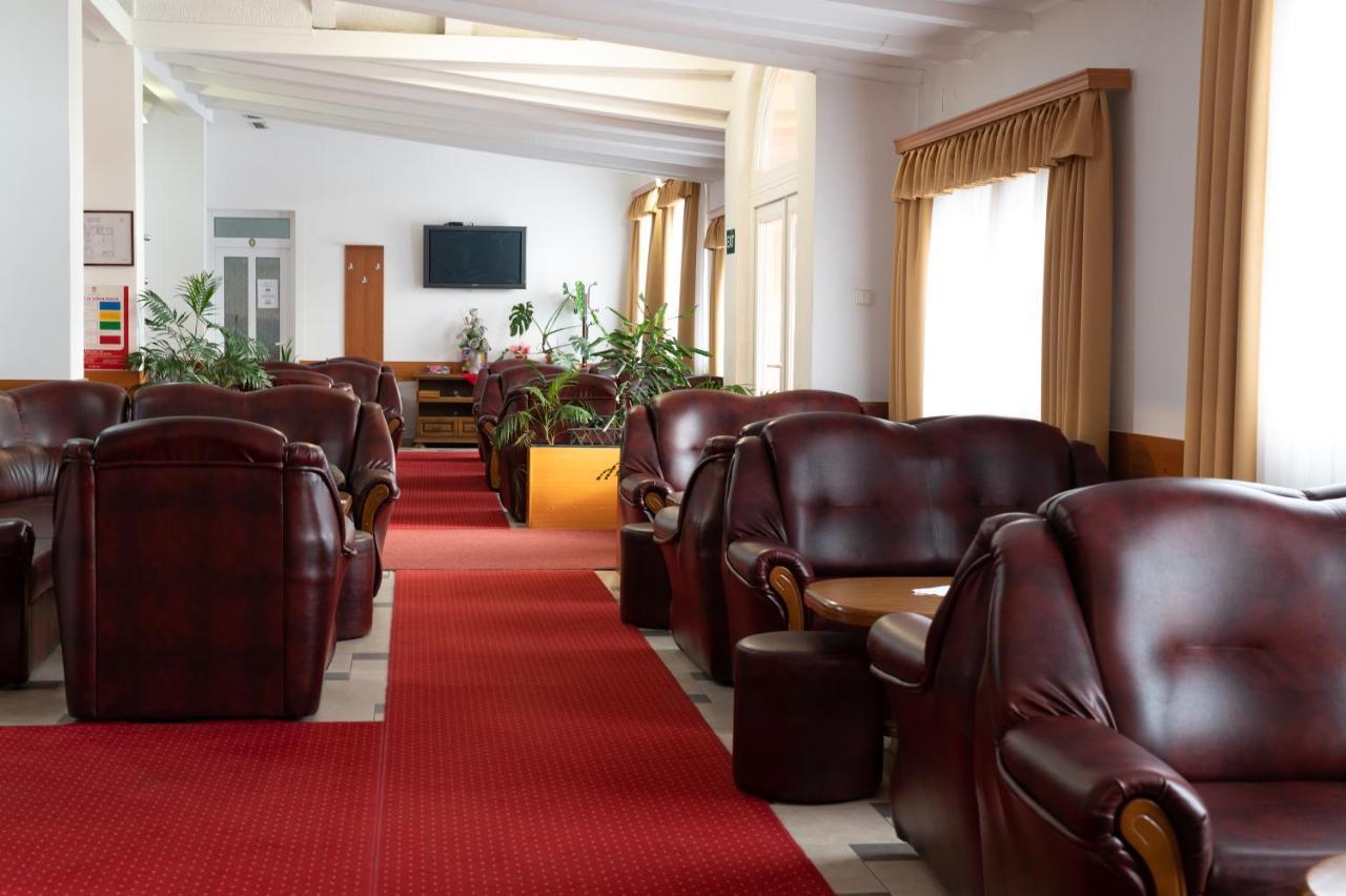 Hotel Mirni Kutak Otocsán Kültér fotó