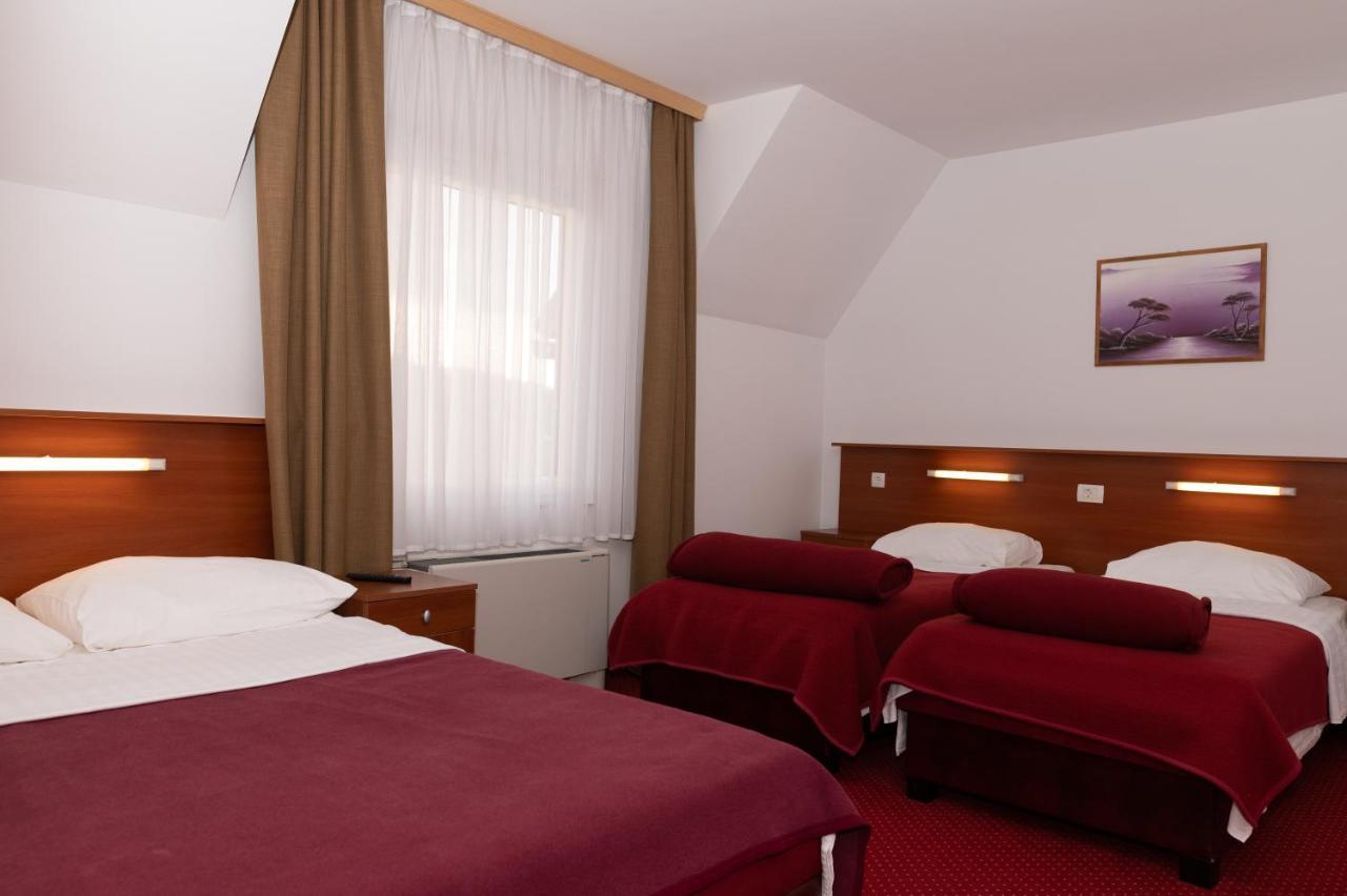 Hotel Mirni Kutak Otocsán Kültér fotó