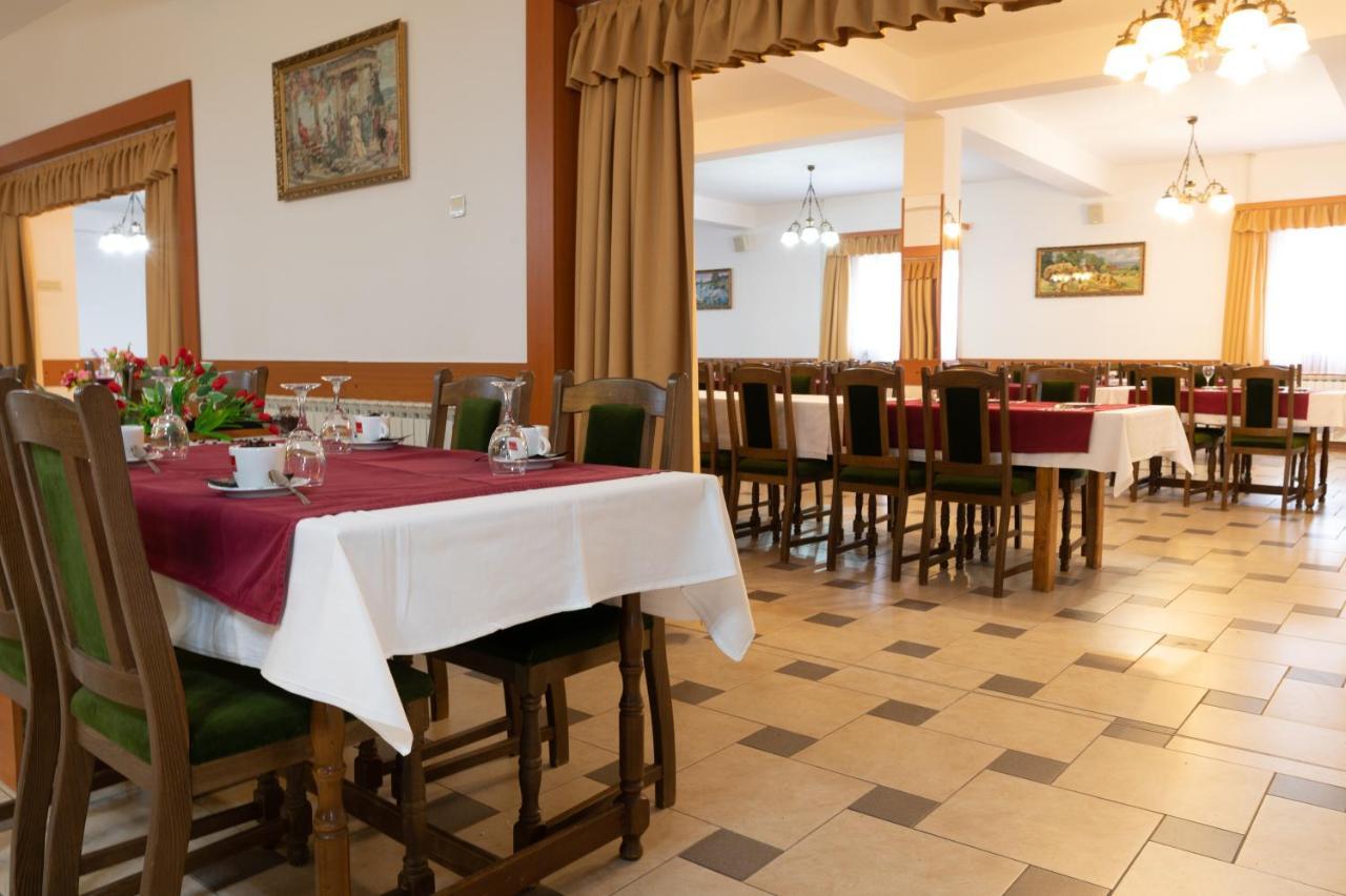 Hotel Mirni Kutak Otocsán Kültér fotó