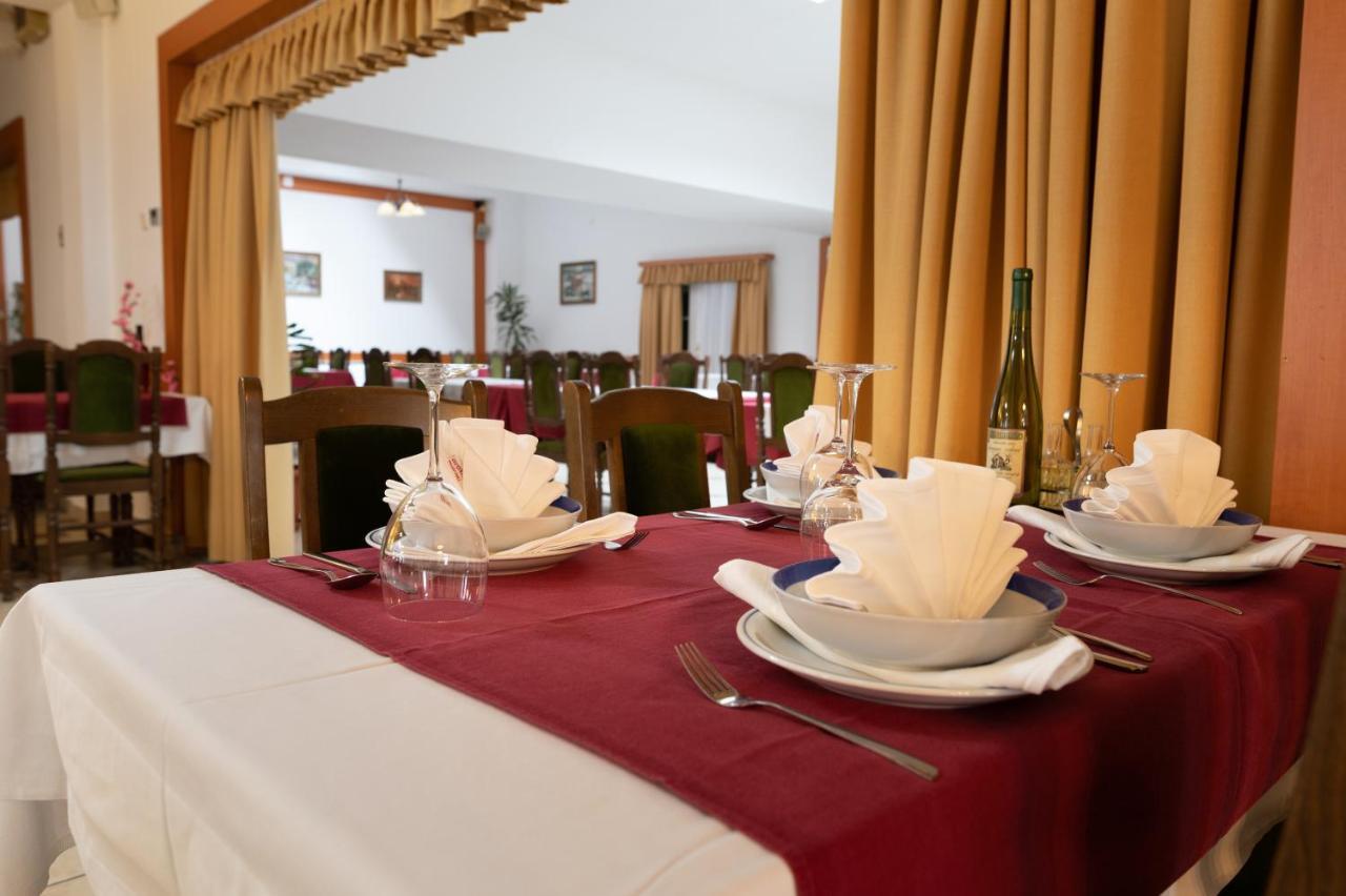 Hotel Mirni Kutak Otocsán Kültér fotó