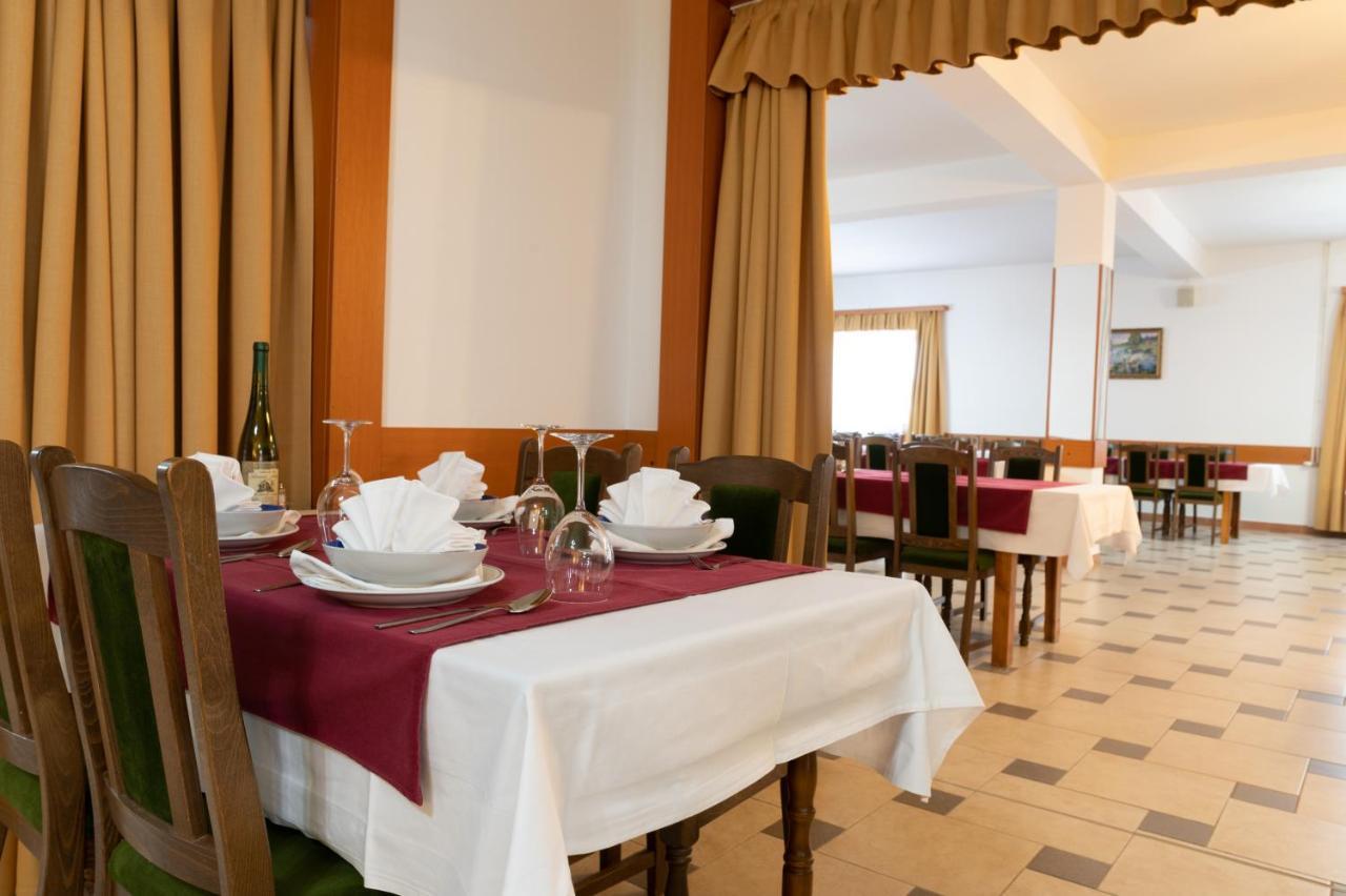 Hotel Mirni Kutak Otocsán Kültér fotó