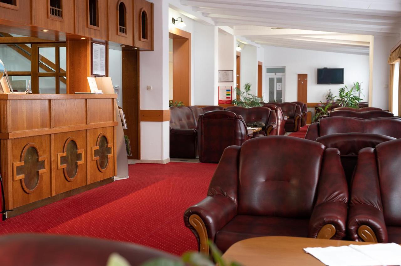 Hotel Mirni Kutak Otocsán Kültér fotó