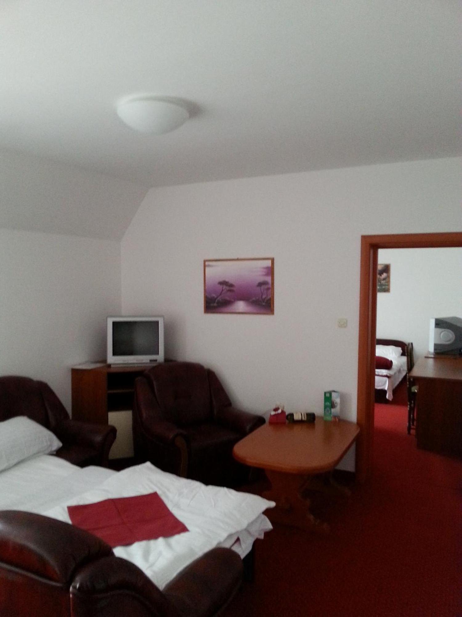 Hotel Mirni Kutak Otocsán Szoba fotó