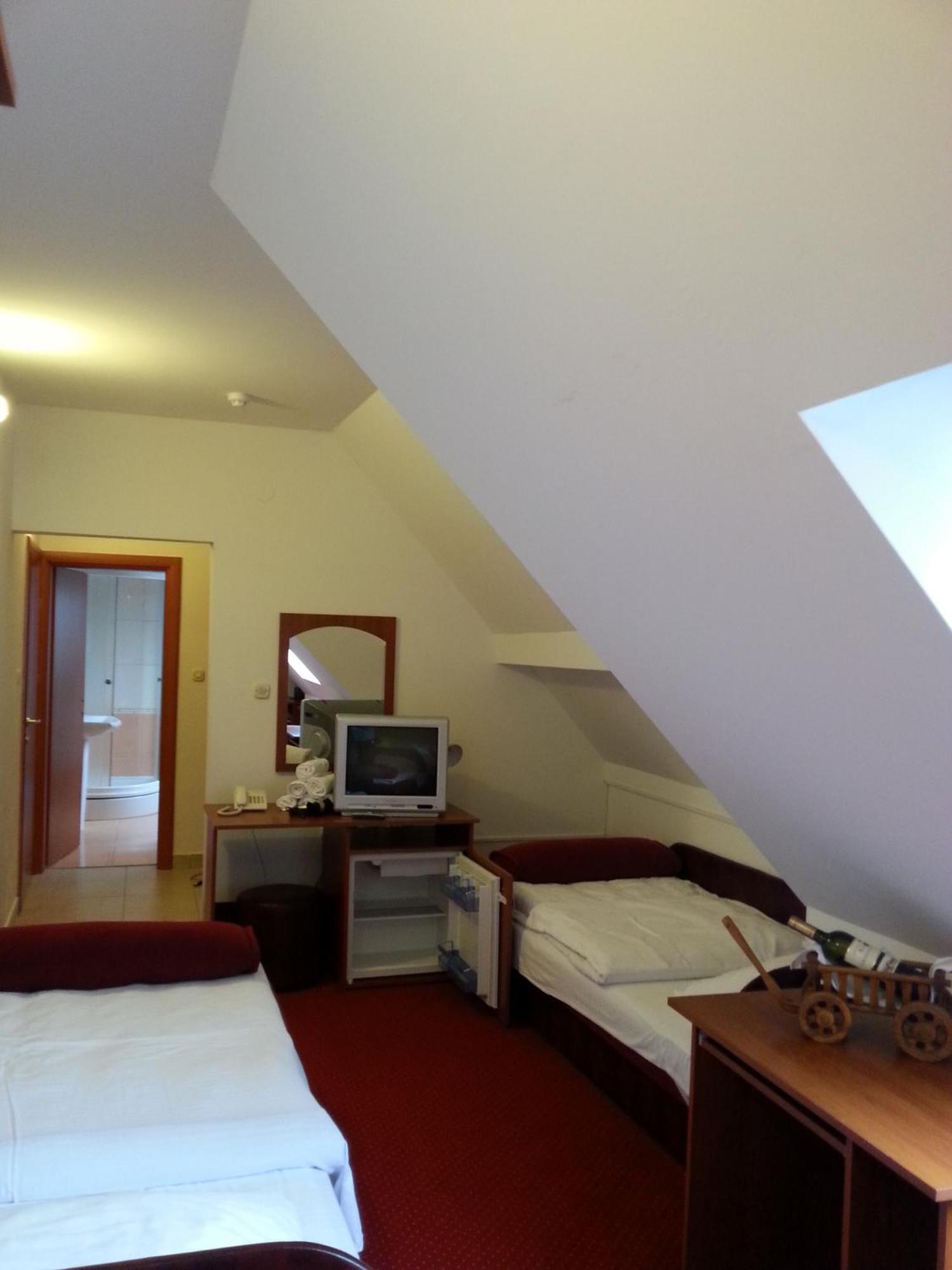 Hotel Mirni Kutak Otocsán Szoba fotó