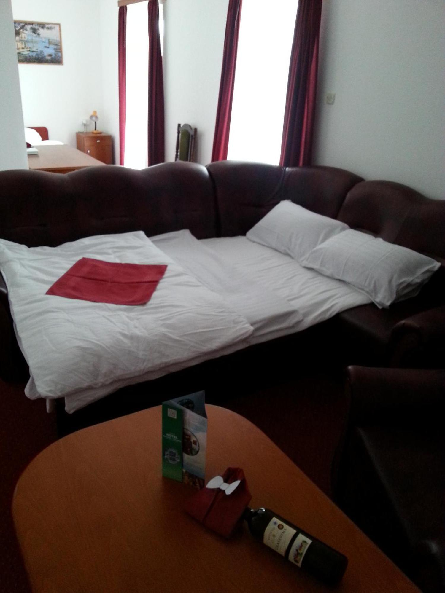 Hotel Mirni Kutak Otocsán Szoba fotó