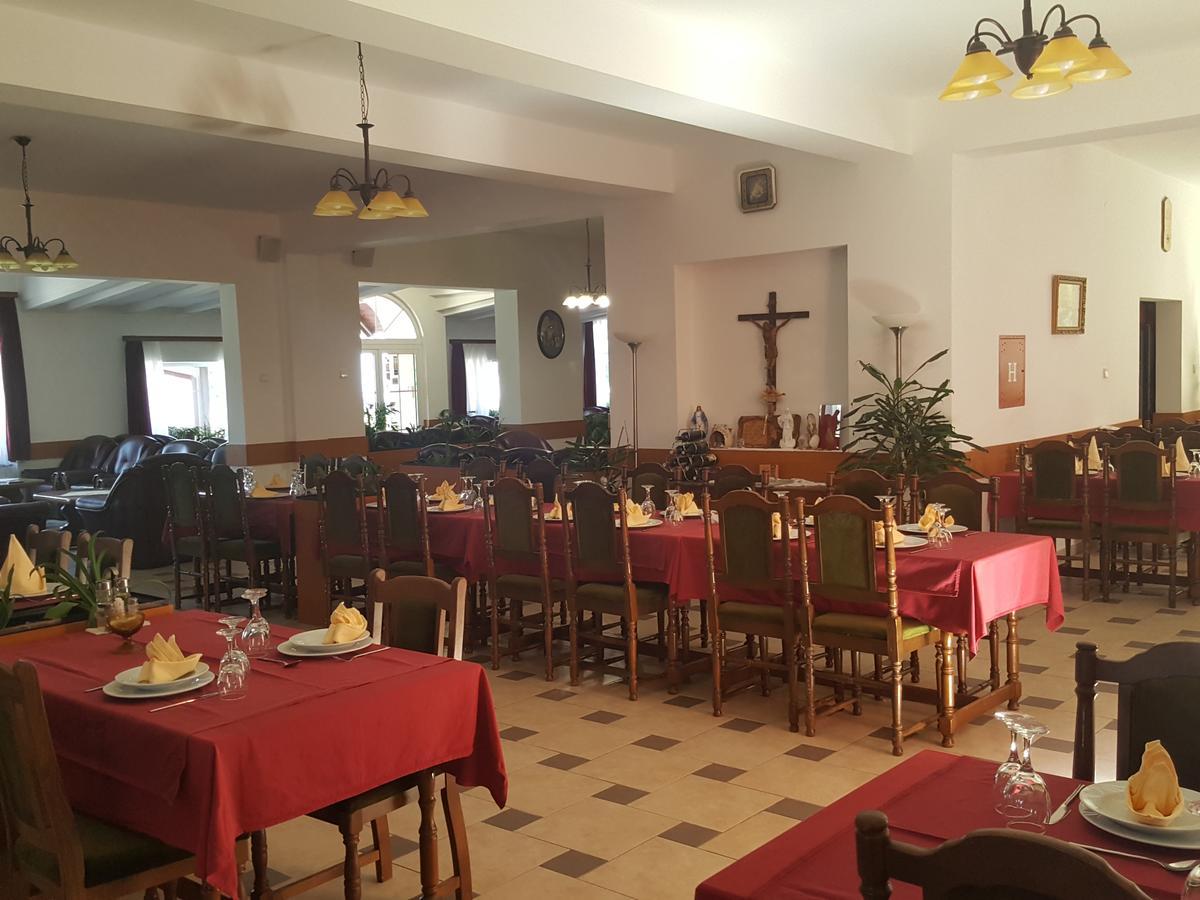 Hotel Mirni Kutak Otocsán Kültér fotó