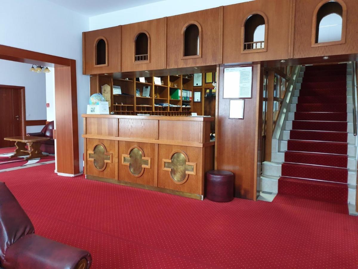 Hotel Mirni Kutak Otocsán Kültér fotó