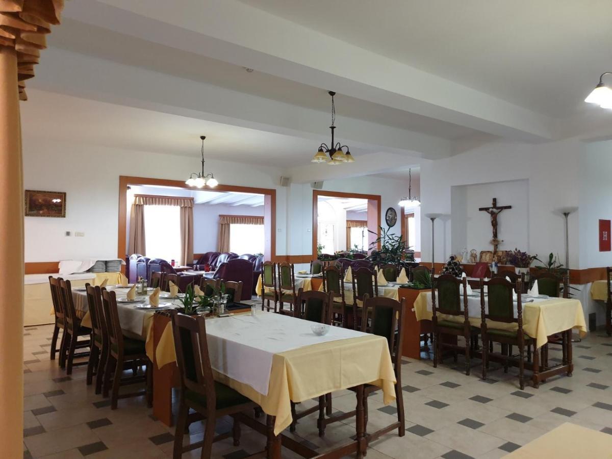 Hotel Mirni Kutak Otocsán Kültér fotó