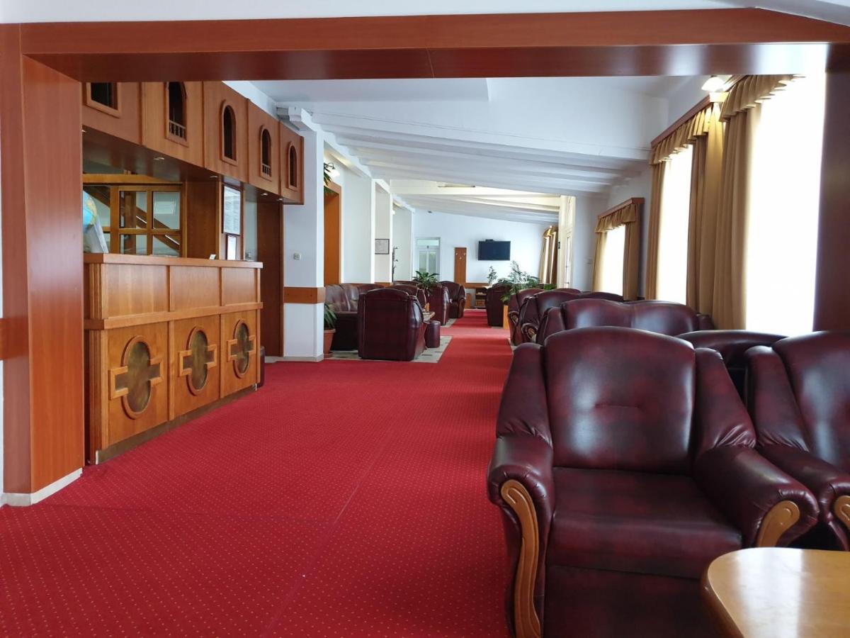 Hotel Mirni Kutak Otocsán Kültér fotó