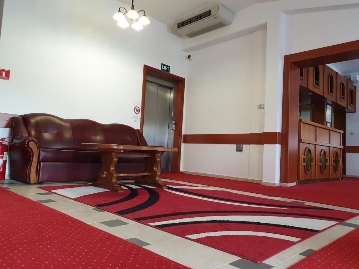 Hotel Mirni Kutak Otocsán Kültér fotó