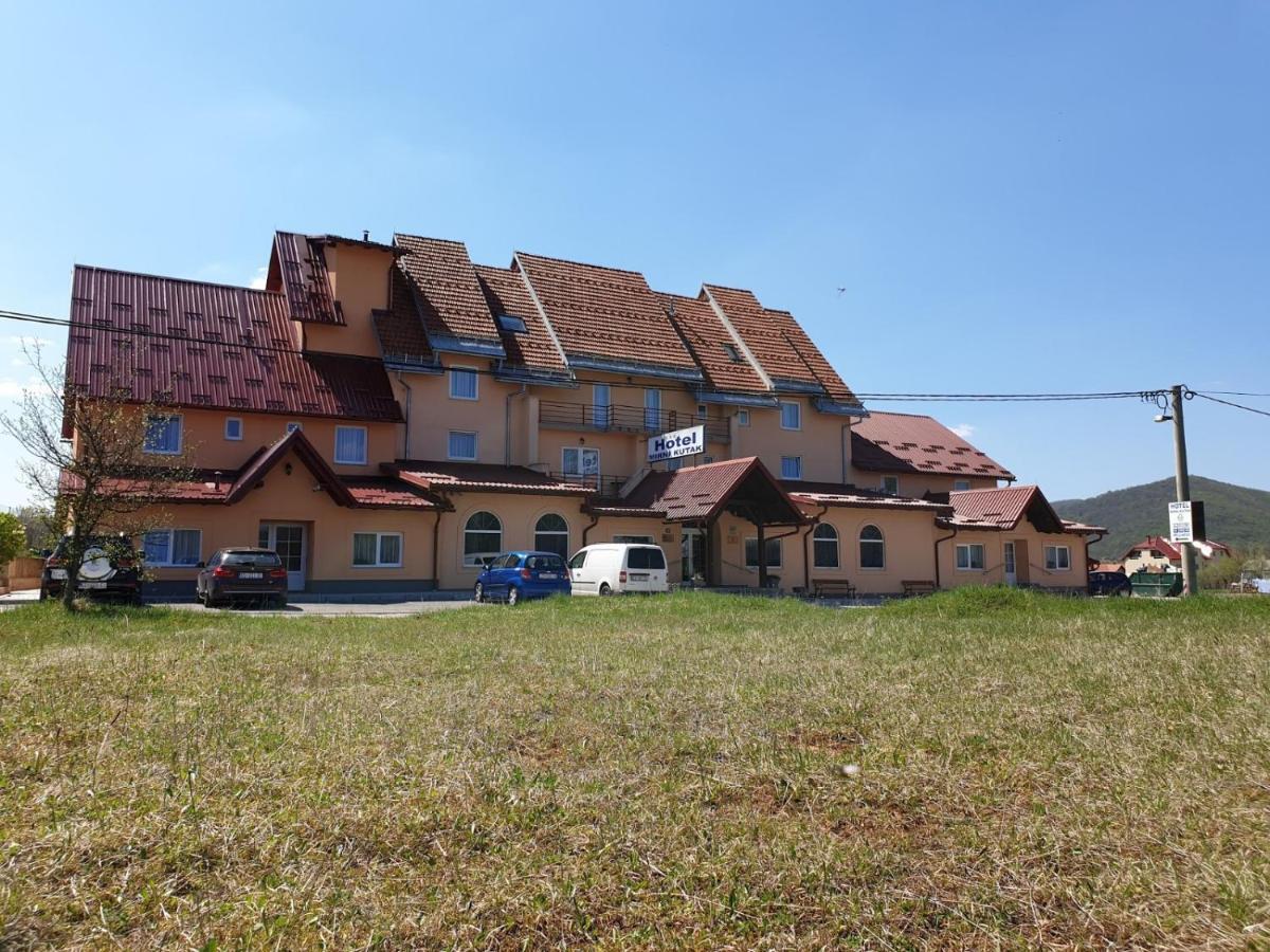 Hotel Mirni Kutak Otocsán Kültér fotó
